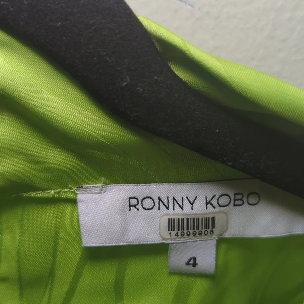 Ronny Kobo Midler Top Green Satin Long Sleeve Pleated Shoulder Women's Size 4 - Picture 5 of 7